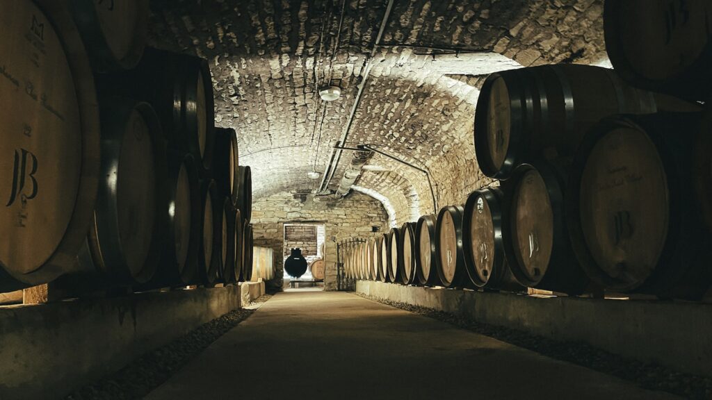 Bodega tradicional y toneles de vino, Tarragona